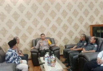Dalam rangka menjalin sinergi antar sentra penegakan hukum terpadu (Gakkumdu), Bawaslu Tapanuli Selatan (Tapsel) menggelar audiensi dengan Kapolres, AKBP Imam Zamroni, SIK, MH, pada Senin (18/9/2023) siang. Pertemuan silaturahmi antara dua institusi di Mako Polres Tapsel ini berjalan penuh dengan kekeluargaan.
