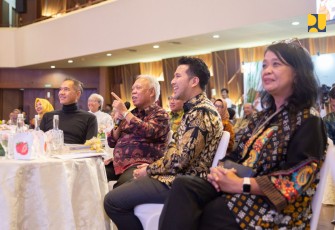Menteri PUPR Basuki Hadimuljono pada acara Puncak Peringatan Hari Habitat Dunia dan Hari Kota Dunia (HHD-HKD) Tahun 2023 di Auditorium Kementerian PUPR, Senin (30/10/2023) malam. 