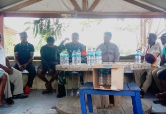 Satgas Yonif 310/KK Lakukan Mediasi Damaikan Dua Pihak Yang Bertikai