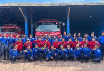 Foto bersama Damkar Tulungagung usai Simulasi Penanggulangan Kebakaran di Pasar Ngunut