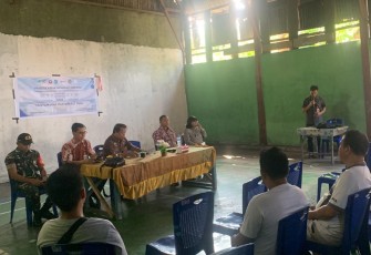 Babinsa Koramil 1310-01/Bitung Serda Andi Patiroi A saat menghadiri kegiatan sosialisasi