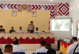 Polsek Sipirok melalui Bhabinkamtibmas-nya, Aiptu Anwar Sadat Harahap, SH, dalam sosialisasi yang membahas persinggungan antara Orang Utan Tapanuli dan manusia