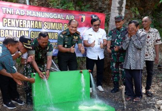 Bantuan Sumur Bor dari Pangdam V/Brw Secara Resmi Diserahkan Kepada Masyarakat