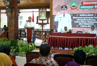 Bupati Blora Arief Rohman membuka sosialisasi BLT dari DBHCHT di pendopo rumah dinas Bupati.