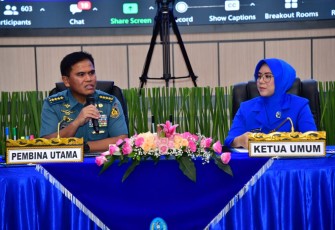 Pembina Utama Jalasenastri yang juga Kepala Staf Angkatan Laut (Kasal) Laksamana TNl Muhammad Ali saat memberi sambutan. 