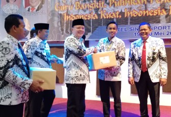 Gubernur Rohidin Apresiasi Eksistensi PGRI Berikan Perlindungan Profesi Guru