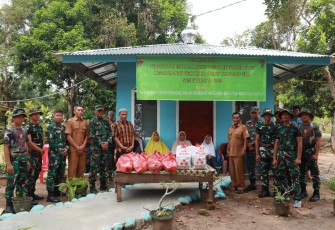 Prajurit Brigif 7/RR Rehab Musholla dan Berikan Bansos di Panti Jompo Wredha Sei Putih
