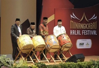 Wapres K.H. Ma’ruf Amin ketika meresmikan Pembukaan “Minangkabau Halal Festival” di Auditorium Universitas Negeri Padang, Jl. Prof. Dr. Hamka, Air Tawar Bar., Kec. Padang Utara, Kota Padang, Sumtra Barat (Sumbar), Jumat (08/09/2023).
