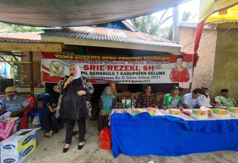 Reses Anggota DPRD Provinsi Bengkulu Srie Rezeki SH