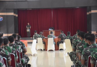 Kasrem 121/ABW Gelar Jam Komandan Serta Jumat Berkah 