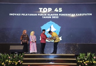 Inovasi Kampung Keren Hantarkan Bupati Bintan Terima Penghargaan dari Menpan RB