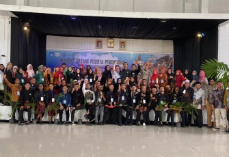 Pemerhati Pendidikan Seni Budaya Aceh Timur Maimunzir Sukses Buat Pementasan Gerakan Seniman Masuk Sekolah