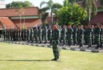 Kasrem 064/MY Kolonel Inf Nurkhan memimpin upacara dalam rangka memperingati hari Juang TNI AD ke-78 tahun 2023, yang di adakan di lapangan Makorem 064/MY Jalan Maulana Yusuf No 9 Kota Serang Banten, Jumat (15/12/2023)