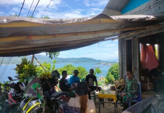 Dansatgas TMMD Ke-116 Kodim 1310/Bitung Tinjau Lokasi Pembangunan RTLH Milik Bapak Garvin Karaki 