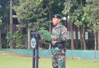 Menarmed 2 Kostrad Laksanakan Upacara Pengibaran Bendera Gabungan