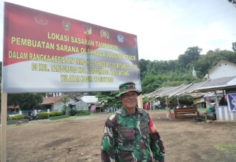 Dan SSK TMMD Ke-116 Kodim 1310/Bitung saat di temui di lapangan oleh awak media