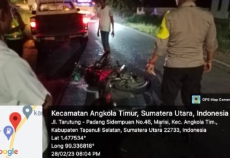 Pasca kejadian lakalantas, petugas mengamankan TKP.