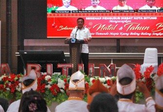 Walikota Bitung saat memberikan sambutan pada pelantikan pengurus IKSSAT Kota Bitung Periode 2023-2028
