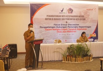 Wawali Hengky Honandar saat memberikan sambutan