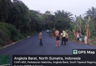 Pesonel Lantas Polsek Batang Toru saat melakukan cek dan olah TKP di lokasi kejadian