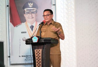 Wali Kota Bitung Maurits Mantiri saat memberikan sambutan