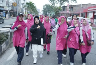 Bupati Lepas Gerak Jalan Santai Dalam Rangka Hari Guru Nasional dan HUT ke-78 PGRI