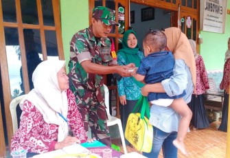 Babinsa Kedungmaron Berikan Edukasi Stunting