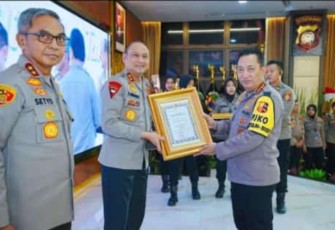 Kepala Kepolisian Daerah Kalimantan Barat Irjen Pol Pipit Rismanto  S.I.K., M.H., telah menerima penghargaan di bidang pengawasan melekat (Waskat) dari Kapolri Jenderal Polisi Listyo Sigit Prabowo