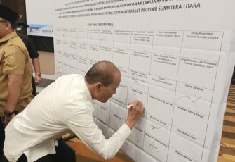 Wabup Samosir ikut menandatangani Komitmen Bersama untuk melakukan Percepatan Penurunan Stunting