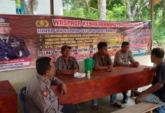 Polsek Batang Angkola melalui Iptu Recky N Tarigan, SH, bersama Kapolsubsektor Sayurmatinggi, Ipda Asjul Pane, berdialog langsung dengan masyarakat , meminta agar tidak bakar Lahan jika hendak membuka Kebun, pada Kamis (30/3/2023) pagi.