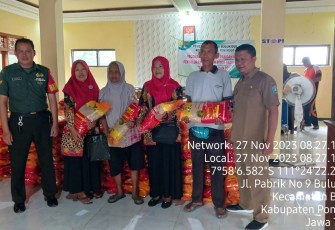 Babinsa Kodim 0802/Ponorogo Pendampingan Pembagian Bibit Padi 