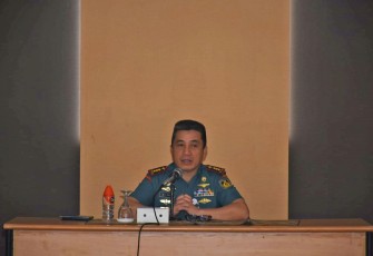 Komandan Wing Udara 2, Kolonel Laut (P) Ma'arif, menggelar pertemuan khusus dengan perwira penerbang dan teknik di Briefing Room Skuadron Udara 200, Lanudal Juanda, Selasa (15/8/2023).