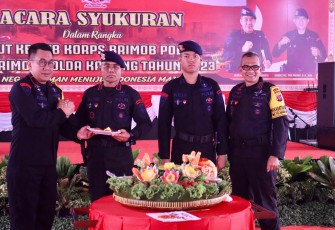 Potong Tumpeng Warnai Syukuran HUT Korps Brimob Ke-78 di Polda Kalteng