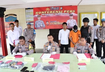Polsek Dabo Singkep saat Konferensi Pers Ungkap Kasus Kekerasan terhadap anak, Pencurian dan Pencabulan Anak Dibawah Umur