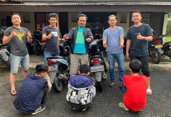 Tersangka dan barang bukti saat diamankan