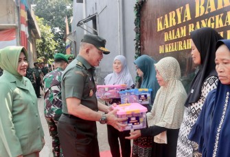 Kapusziad Mayjen TNI Suparjo  didampingi Ketua Persit KCK Koorcab Pusziad PG Mabesad Ibu Maya Suparjo, beserta Pejabat Utama dan Pengurus Persit Pusziad saat melaksanakan peninjauan ke lokasi karya bhakti.