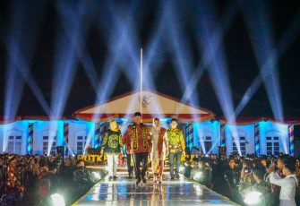 Malam Puncak HUT ke-55 Provinsi Kepala OPD Pemprov Bergaya Ala Model Fashion Show
