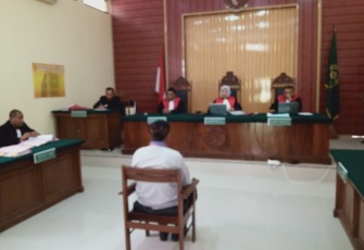 Muntahar Kades Kentong terdakwa kasus dugaan pemalsuan SK RT menjalani sidang ke-2 di Pengadilan Negeri Blora.