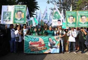 PKB Jawa Timur mendaftarkan calon legislatif (Caleg) DPRD Jatim ke KPU, jalan Tenggilis Surabaya, Sabtu 13 Mei 2023. 
