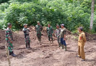 Dandim 1310/Bitung Bersama Lurah Duasudara Tinjau Lokasi Karya Bakti Tahun 2023