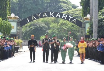 Kasdam Jaya Brigjen TNI Edy Sutrisno, S.E., M.M., pimpin acara penyambutan pejabat baru Kepala Staf Kodam Jaya didampingi Para Pejabat Utama Kodam Jaya, bertempat di Lobby Sapta Marga Makodam Jaya. Jum'at (15/12/2023)