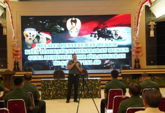 PNS dan Persit Makodam IX/Udayana Ikuti Penyuluhan Hukum