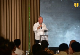 Menteri PUPR Basuki Hadimuljono pada acara launching buku 'Dangerous Humans: Towards Zero eMissions?' di Dharmawangsa Hotel, Jakarta, Jumat (24/11/2023).