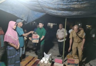 Dinsos Labuhanbatu saat Berikan Bantuan Kepada Korban Kebakaran di Kecamatan Bilah Hilir 