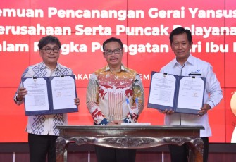 Penandatangan dilakukan oleh Dirjen PPKTrans Kemendes PDTT Danton Ginting Munthe dan Deputi Bidang Advokasi, Penggerakan dan Informasi (Adpin) BKKBN Sukaryo Teguh Santoso yang disaksikan Kepala BKKBN Hasto Wardoyo.
