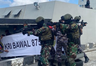 Latihan Pengamanan VVIP di Pelabuhan Arar Sorong