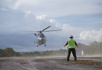 Panther HS-1308 Landing di Lanudal Biak