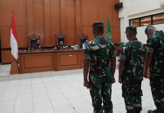 Para terdakwa yaitu Praka RM, Praka HS dan Praka J saat dituntut hukuman seumur hidup.
