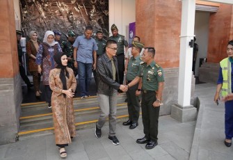 Pangdam IX/Udayana saat Mengantarkan Mayjen TNI Sonny Aprianto Untuk Berdinas di Jakarta