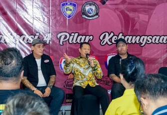 Bamsoet dalam konferensi pers Road to Pecah VW 2024, sekaligus Sosialisasi Empat Pilar MPR RI, di Black Stone Garage, Jakarta, Kamis (9/11/23).